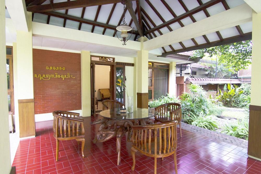 Urbanview Sasono Putro Condoongcatur By Reddoorz Kejayan Ngoại thất bức ảnh