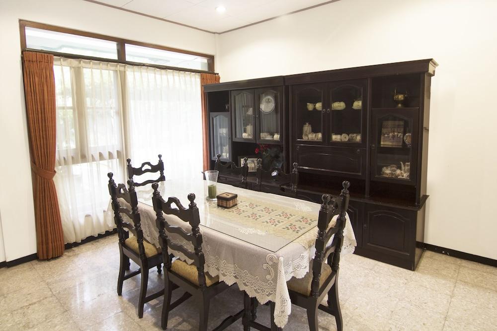 Urbanview Sasono Putro Condoongcatur By Reddoorz Kejayan Ngoại thất bức ảnh