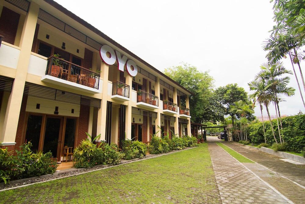 Urbanview Sasono Putro Condoongcatur By Reddoorz Kejayan Ngoại thất bức ảnh