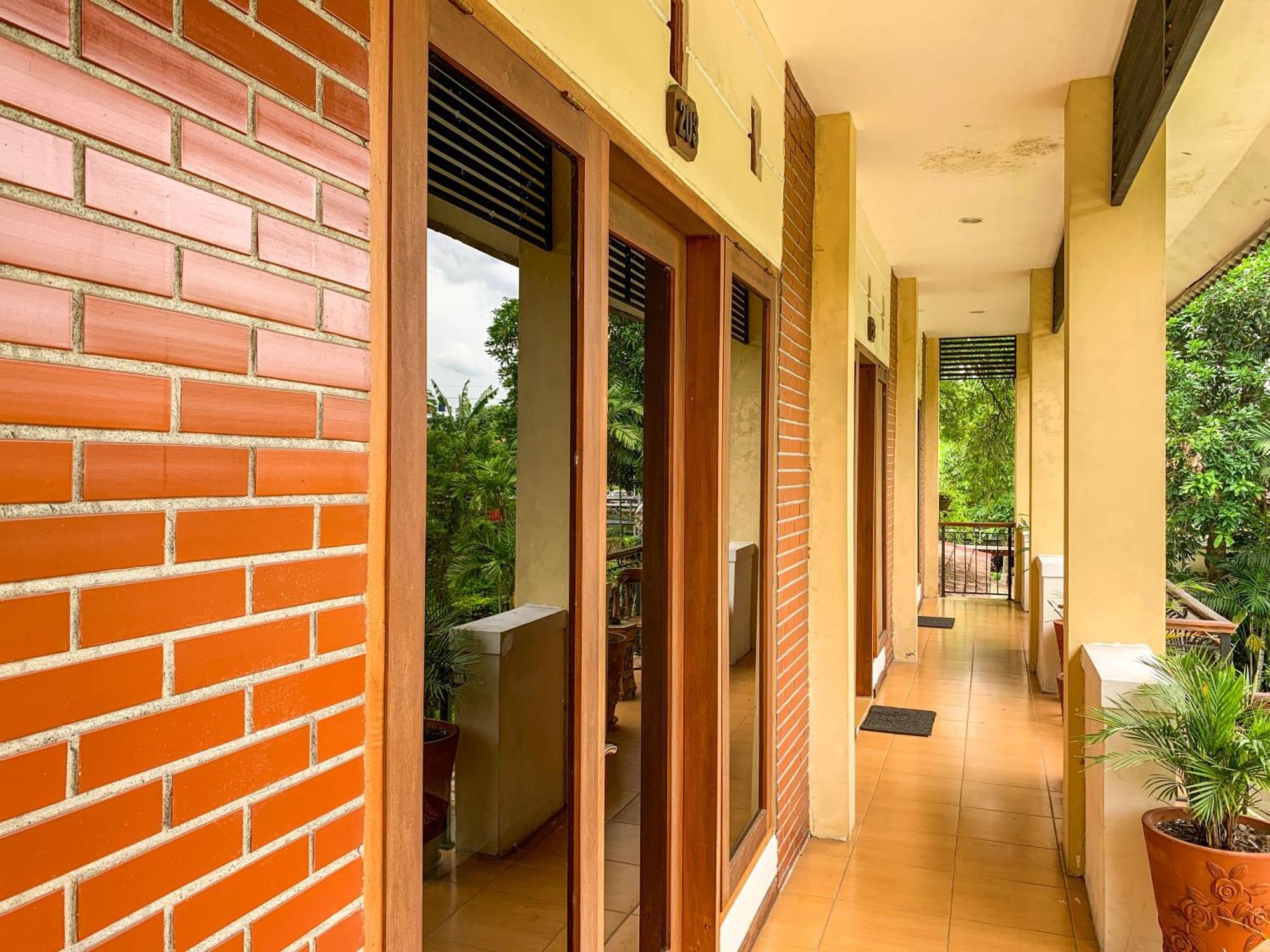 Urbanview Sasono Putro Condoongcatur By Reddoorz Kejayan Ngoại thất bức ảnh
