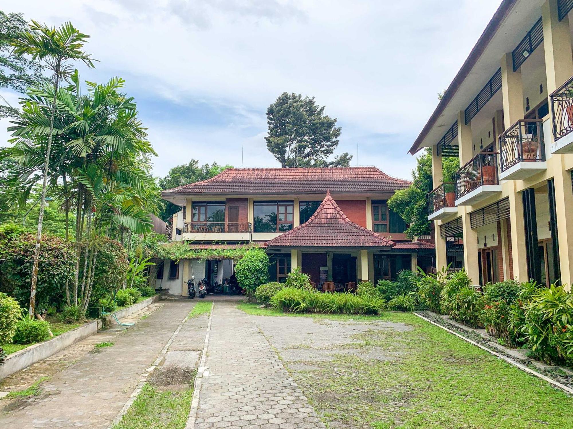 Urbanview Sasono Putro Condoongcatur By Reddoorz Kejayan Ngoại thất bức ảnh