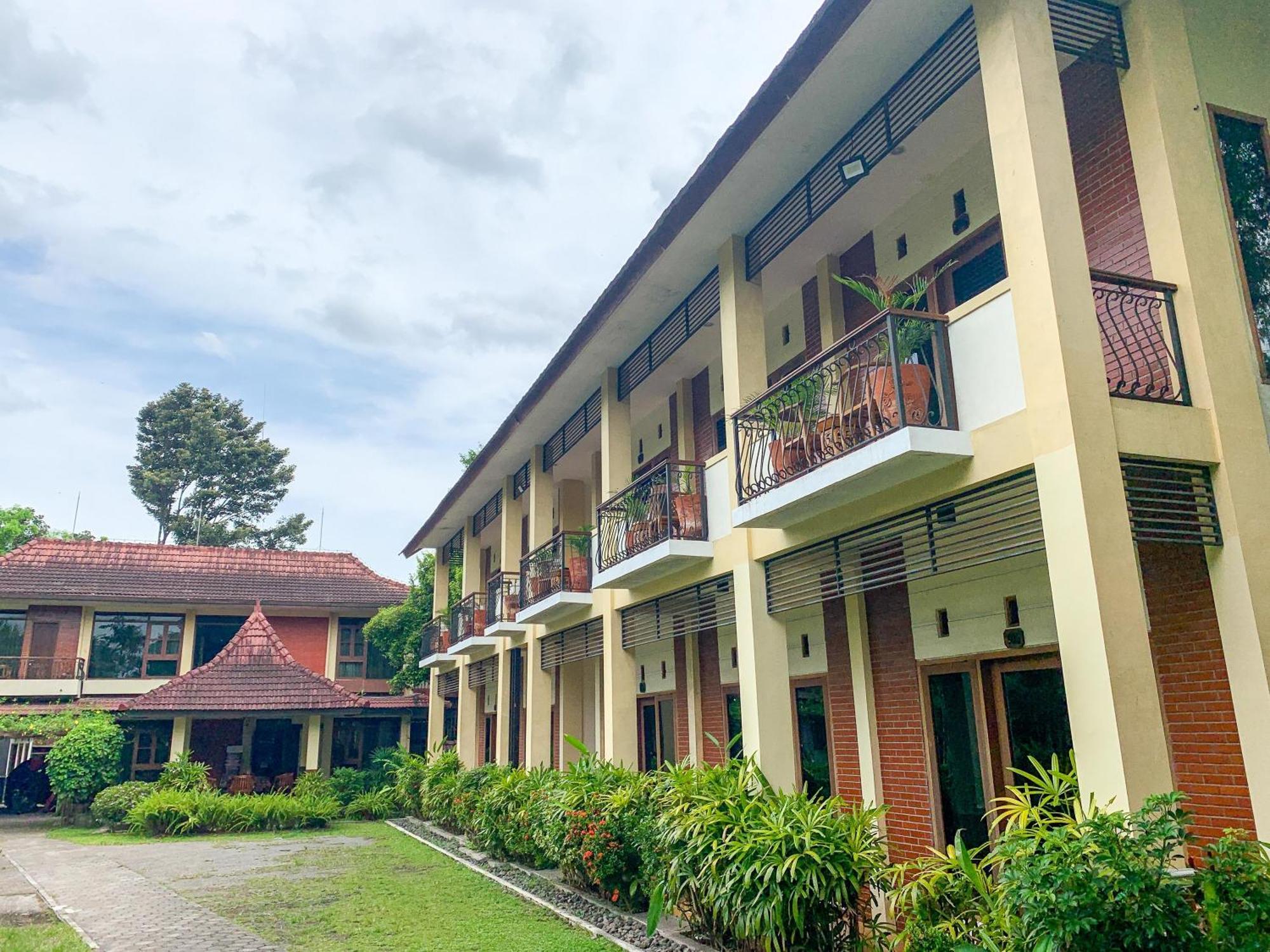 Urbanview Sasono Putro Condoongcatur By Reddoorz Kejayan Ngoại thất bức ảnh