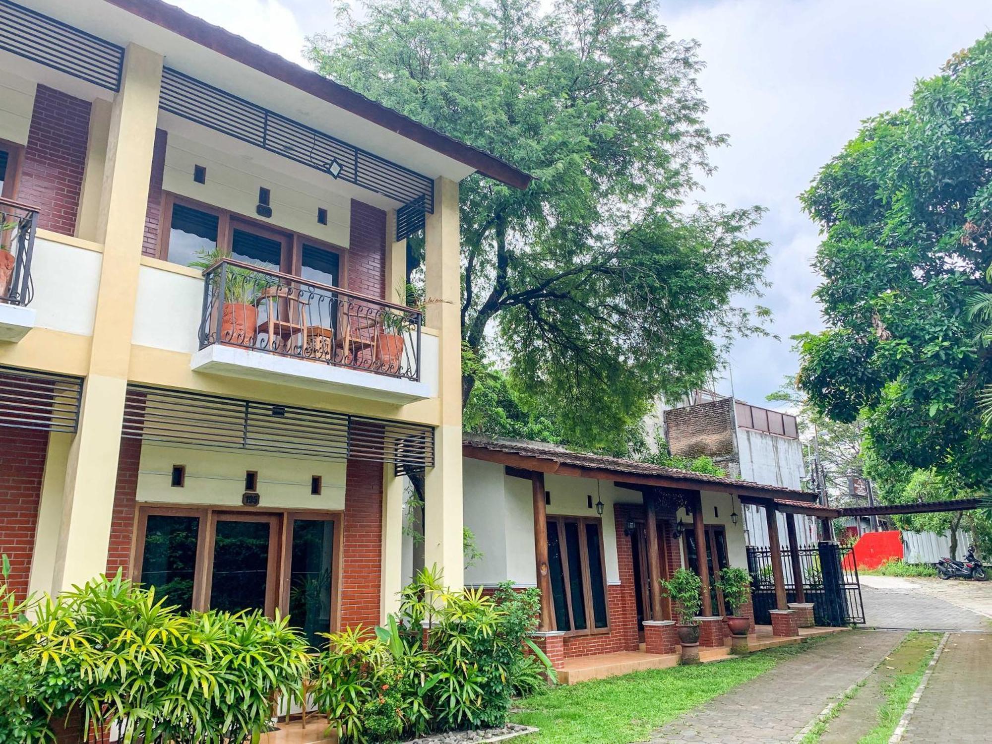 Urbanview Sasono Putro Condoongcatur By Reddoorz Kejayan Ngoại thất bức ảnh